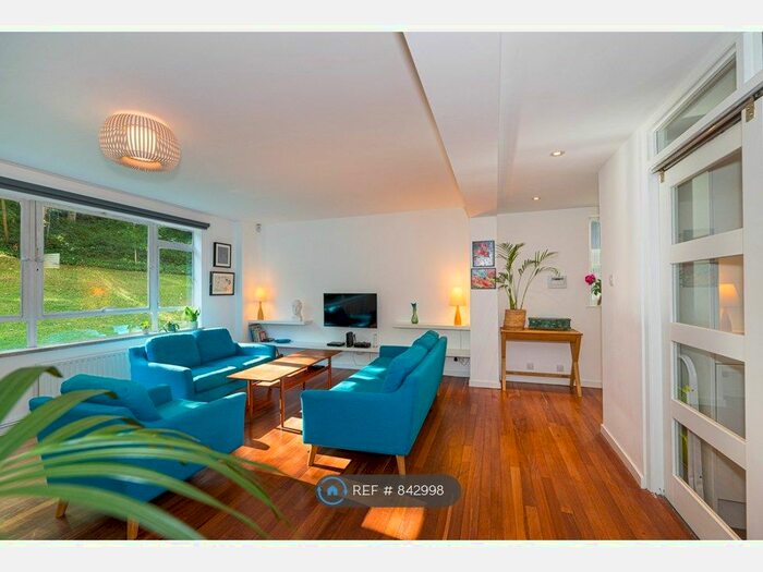 2 Bedroom Flat To Rent In Grenville Court, London, SE19