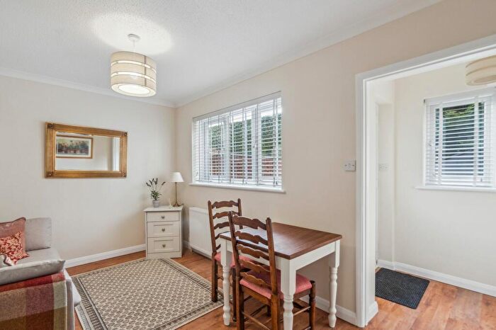 1 Bedroom Cottage For Sale In Jennings Field, Flackwell Heath, HP10