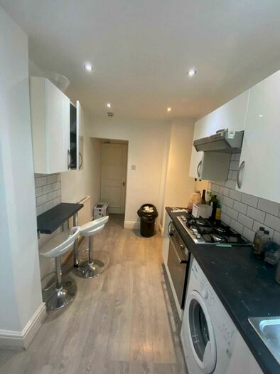 5 Bedroom Terraced House To Rent In Landcross Road, Fallowfield, M14