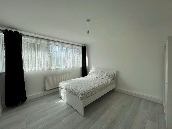 2 Bedroom Flat To Rent In Staines Road, Ilford, IG1