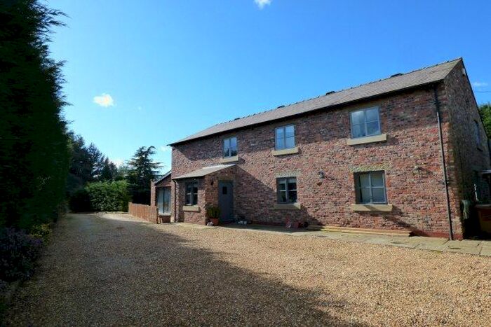 4 Bedroom Barn Conversion To Rent In Threaphurst Lane, Stockport, SK7