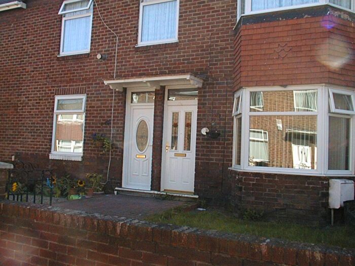 2 Bedroom Flat To Rent In Baker Gardens, Gateshead, NE11