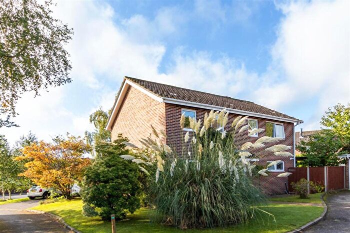 4 Bedroom Detached House For Sale In Moggs Mead, Petersfield, GU31