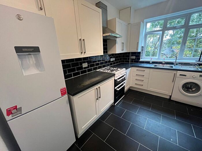 2 Bedroom Flat To Rent In Holders Hill Road, London, NW4