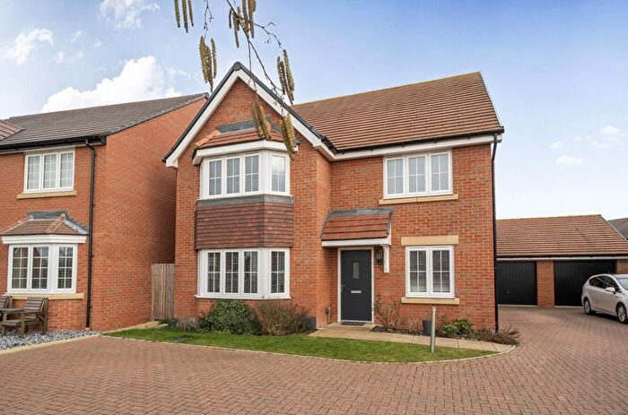 5 Bedroom Detached House For Sale In Skater Walk, Bedford, MK40