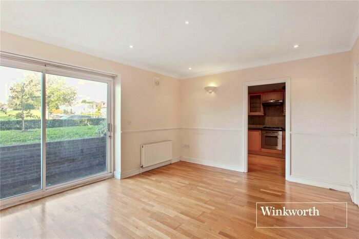 2 Bedroom Apartment To Rent In Holly Park, Finchley, London, N3