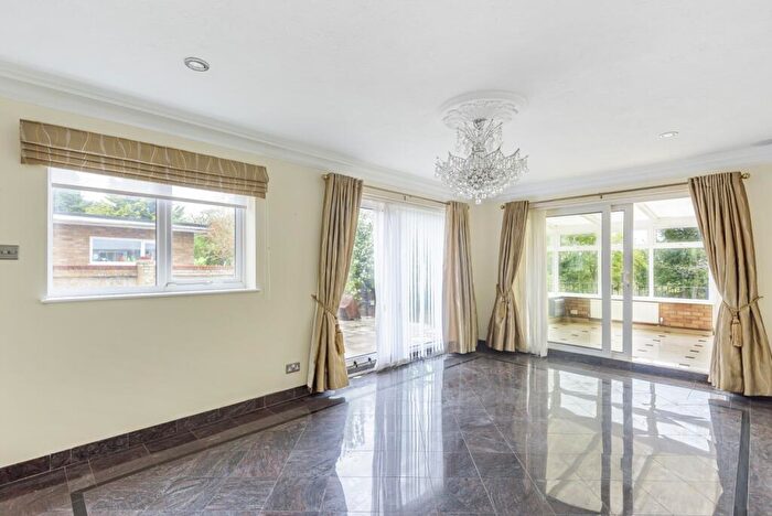 5 Bedroom Detached House To Rent In The Spinneys Bromley, BR1