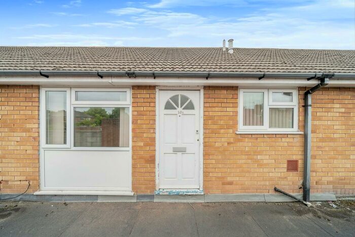 2 Bedroom Flat To Rent In Holmlands Drive, Prenton, CH43