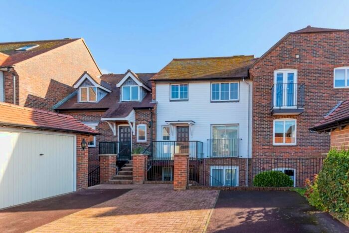 3 Bedroom Flat To Rent In West Quay, Abingdon OX14