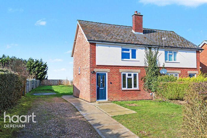 3 Bedroom Semi-Detached House For Sale In Rectory Road, Rockland All Saints, NR17