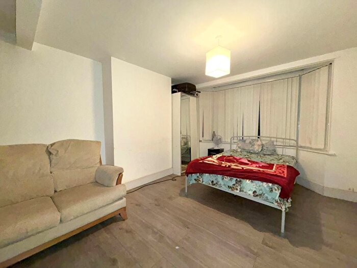 3 Bedroom Semi-Detached House To Rent In Westmorland, Leicester, LE4