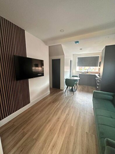 2 Bedroom House To Rent In Rolleston Drive, Nottingham, NG5