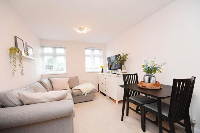 1 Bedroom Apartment To Rent In St. Thomas Road, Brentwood, CM14