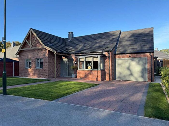 2 Bedroom Detached Bungalow For Sale In Kings Park Road, Scartho Top, Grimsby, DN33