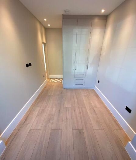 Studio To Rent In Wykeham Road, Hendon Central, London, NW4