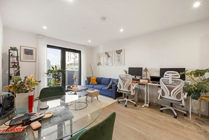 1 Bedroom Flat For Sale In Scarlet Court, Damsel Grove, London ., N4