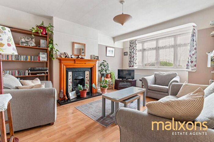 4 Bedroom End Of Terrace House For Sale In Commonside East, Mitcham, CR4