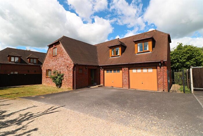4 Bedroom Detached House For Sale In Hawkeridge Road, Yarnbrook, BA14