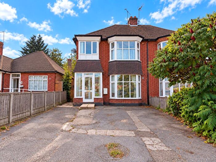 2 Bedroom Maisonette For Sale In Prince Avenue, Southend-on-Sea, Essex, SS2