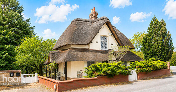2 Bedroom Cottage To Rent In Oxford Road, Aylesbury, HP17
