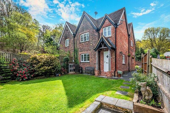 3 Bedroom Semi-Detached House For Sale In The Enterdent, Godstone, RH9