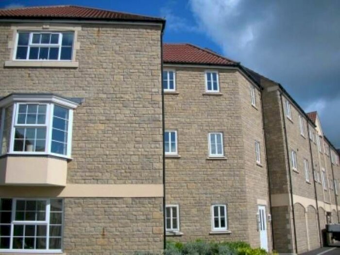 2 Bedroom Flat To Rent In Harris Close, Frome, Somerset, BA11