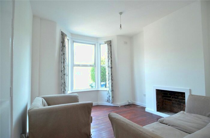 1 Bedroom Flat To Rent In Hollydale Road, Nunhead, London, SE15