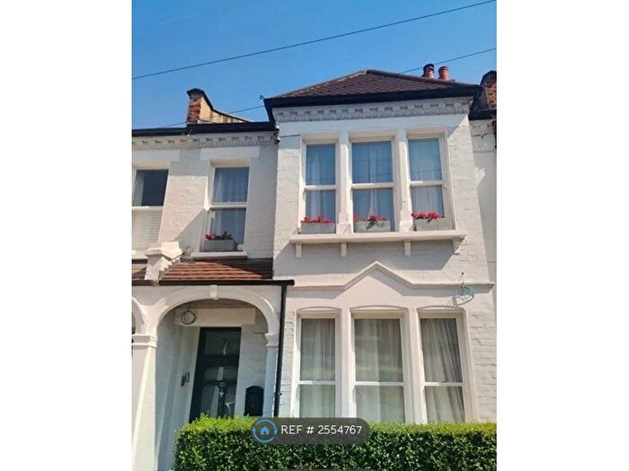 2 Bedroom Flat To Rent In London, Greater London, SW12