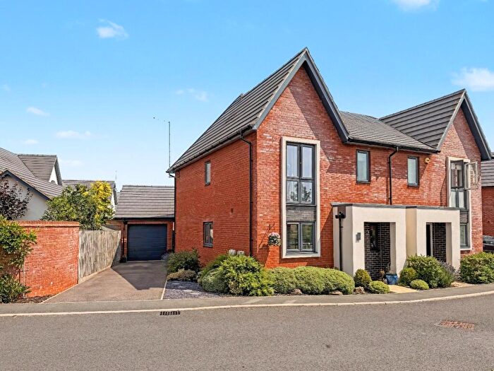 3 Bedroom Semi Detached House For Sale In Fotheringhay Close, Daventry, NN11