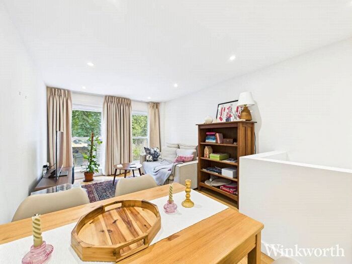 2 Bedroom Flat To Rent In Gunnersbury Avenue, Ealing, London, Uk, W5