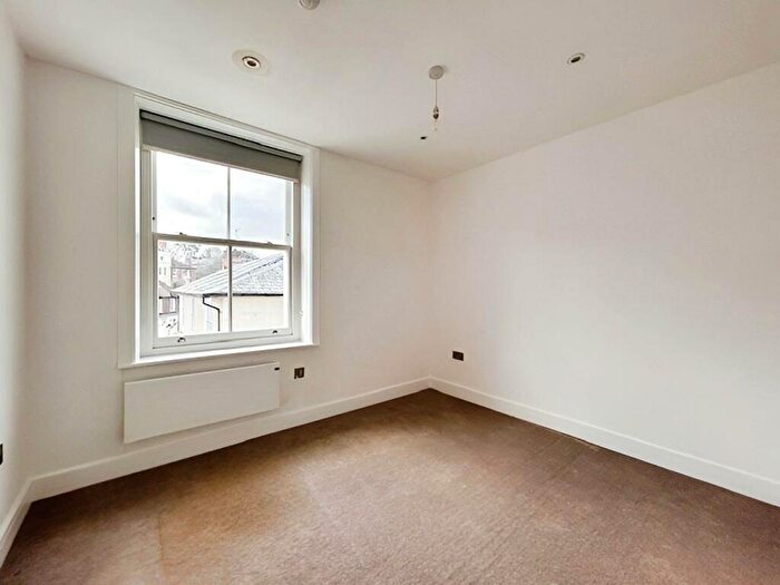 2 Bedroom Apartment To Rent In North Street, Dorking, RH4