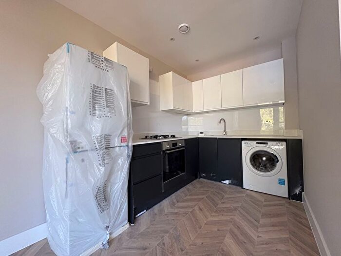 2 Bedroom Flat To Rent In Fishponds Road, Wokingham, RG41