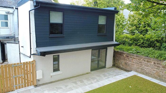 2 Bedroom Link Detached House For Sale In Cove Road, Gourock, PA19