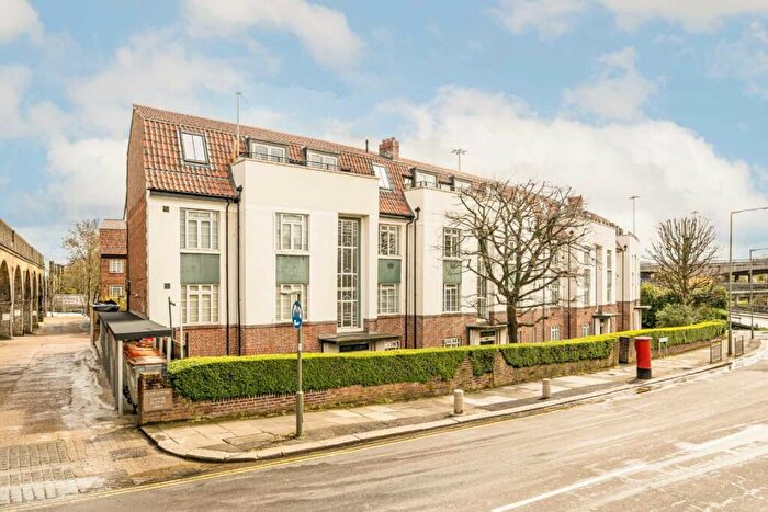 2 Bedroom Flat To Rent In Shirehall Lane, London, NW4