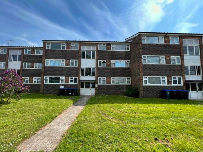1 Bedroom Flat To Rent In King Edward Avenue, Worthing, West Sussex, BN14