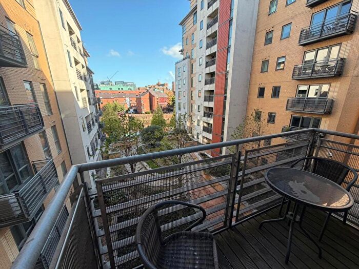 2 Bedroom Apartment To Rent In Waterloo Street, Leeds, West Yorkshire, LS10
