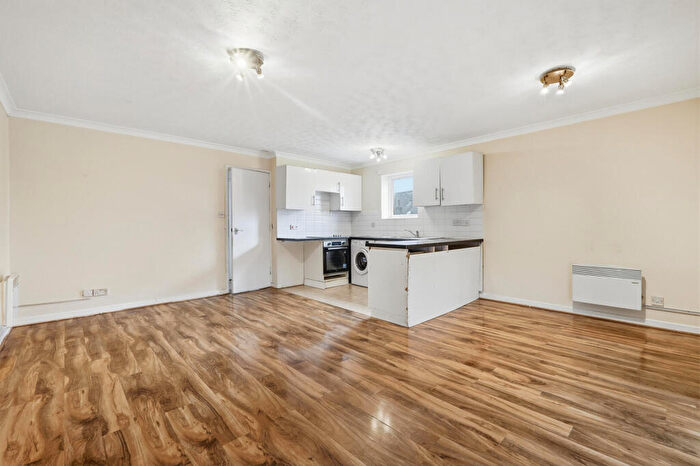 2 Bedroom Flat For Sale In Burywood Court, Hertford Road, Enfield, EN3