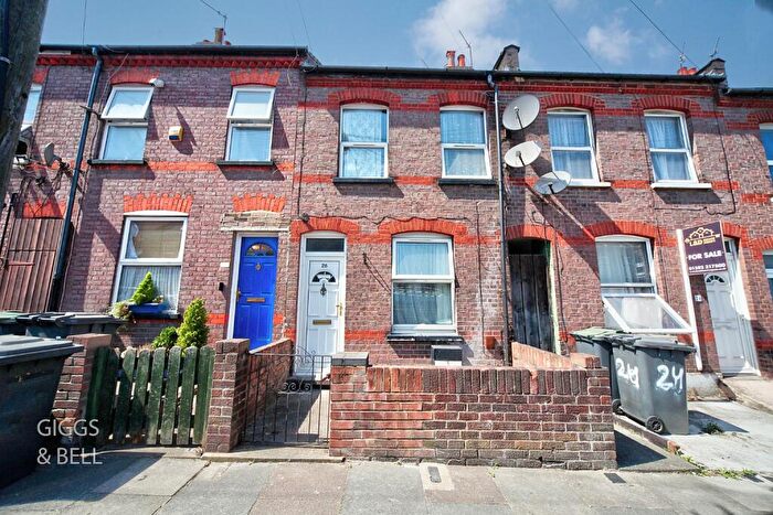 2 Bedroom Terraced House For Sale In St. Peters Road, Luton, Bedfordshire, LU1