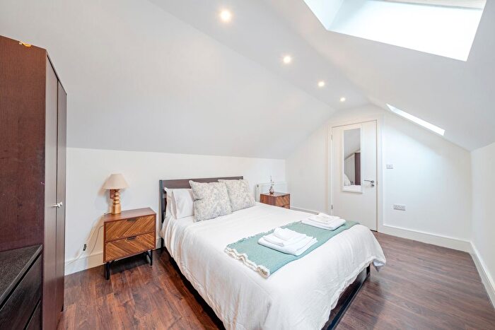 2 Bedroom Flat To Rent In Coleridge Road, London, N8