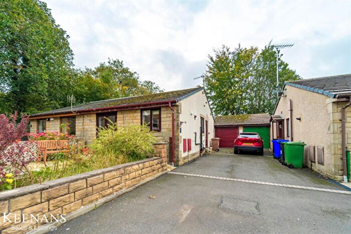 2 Bedroom Semi-Detached Bungalow To Rent In Western Court, Bacup, OL13