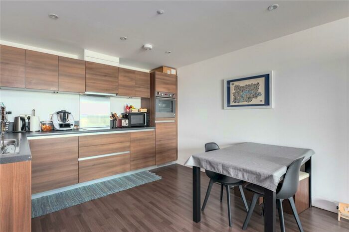 2 Bedroom Flat To Rent In Barking Road, Canning Town, London, E16