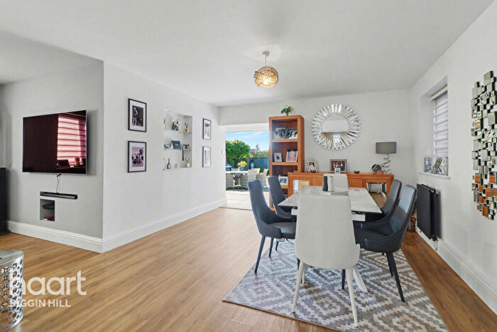 4 Bedroom Detached House For Sale In Leaves Green Road, Keston, BR2