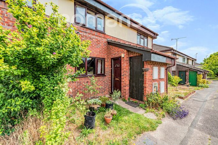 2 Bedroom Terraced House To Rent In August End, RG30