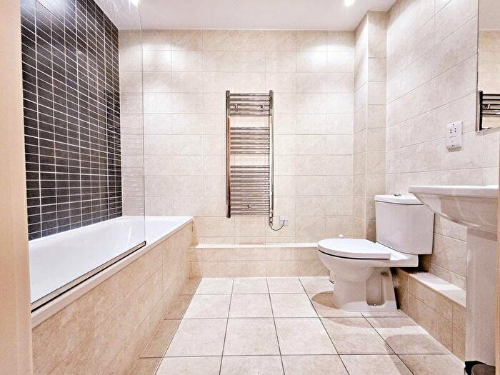 2 Bedroom Apartment To Rent In Mann Island, Liverpool, L3