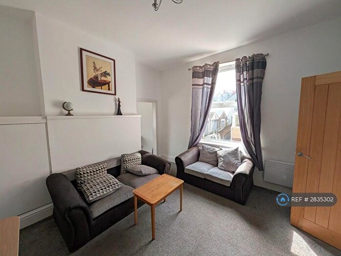 2 Bedroom Flat To Rent In Greenfield Road, Colwyn Bay, LL29