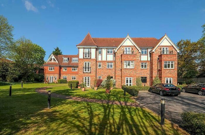 2 Bedroom Apartment To Rent In Oakdene Court, Portmore Park Road, Weybridge, KT13