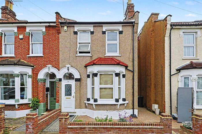 3 Bedroom Semi-Detached House For Sale In Fotheringham Road, Enfield, EN1