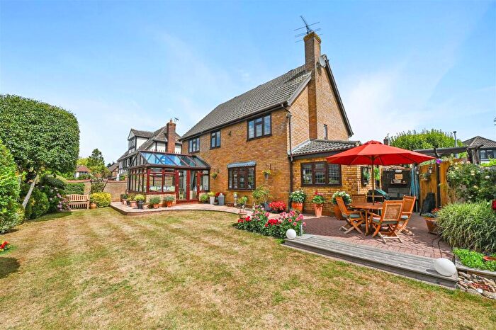 5 Bedroom Detached House For Sale In Yew Tree Close, Hatfiled Peverel, CM3