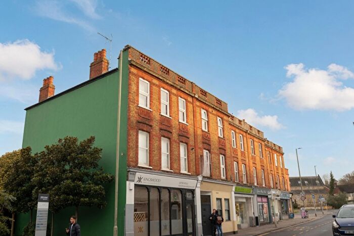 3 Bedroom Flat To Rent In High Street, Egham, TW20