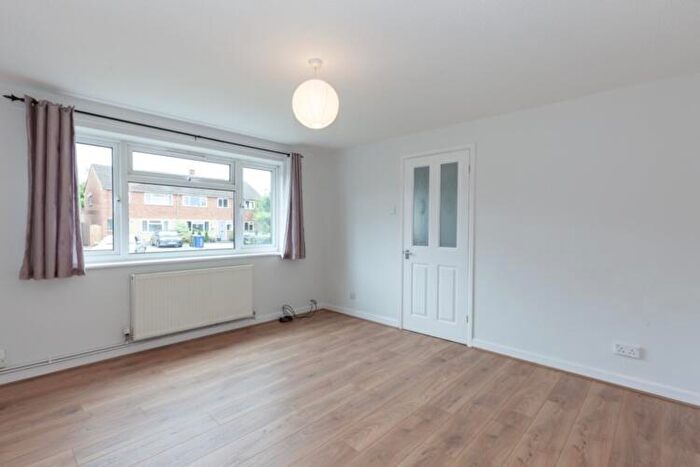 3 Bedroom Semi-Detached House To Rent In St Anne's Close, Bicester, OX26